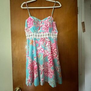 Lilly Pulitzer dress size 6 color changing !